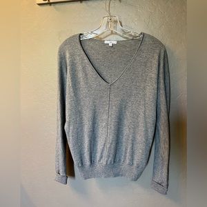 GAP Women’s grey v neck lightweight sweater
